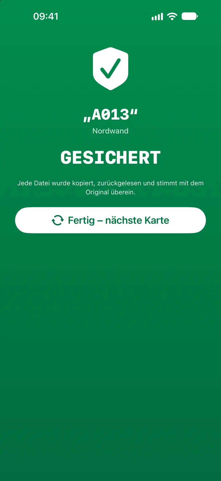 Offloadr auf dem iPhone: grüner Abschluss-Bildschirm mit der Meldung GESICHERT für Karte A013